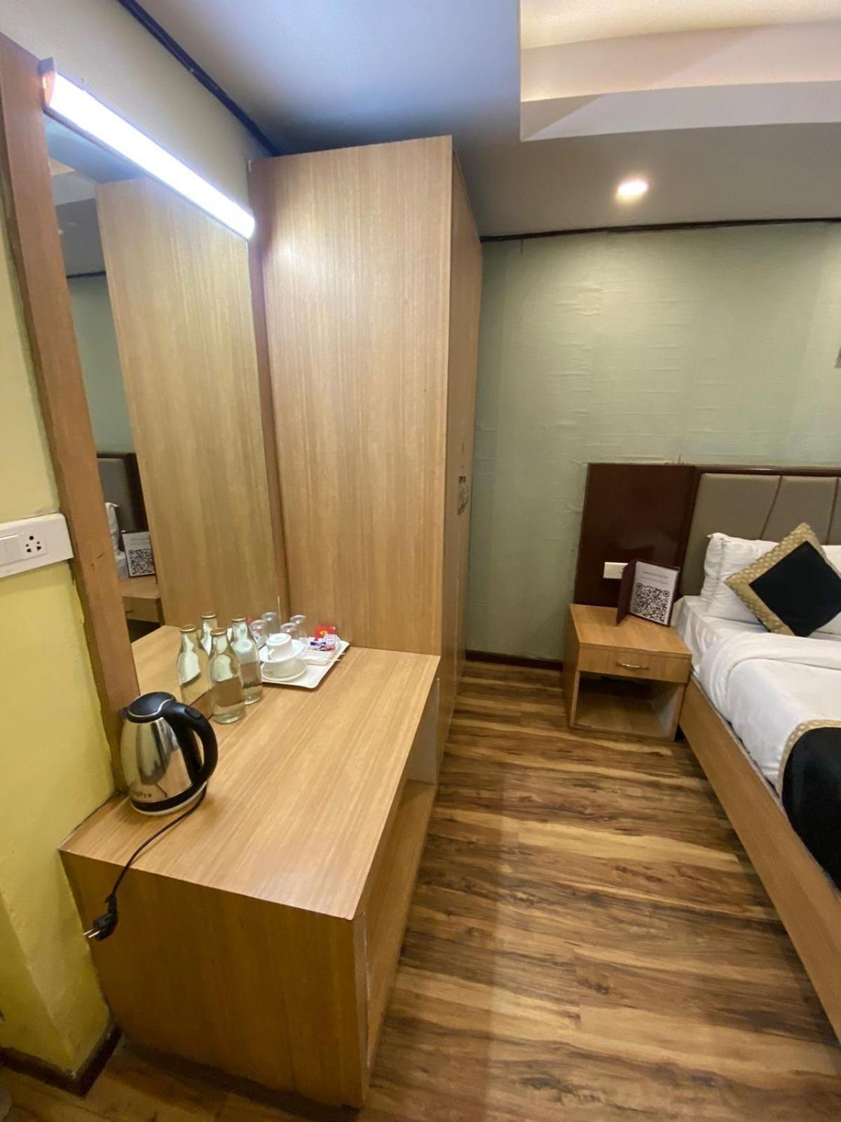 Hotel Golden Door 马图拉 外观 照片