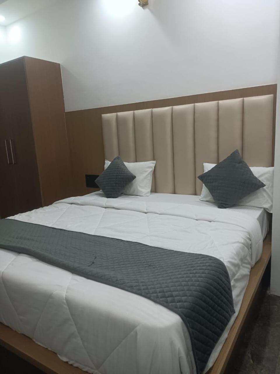 Hotel Golden Door 马图拉 外观 照片