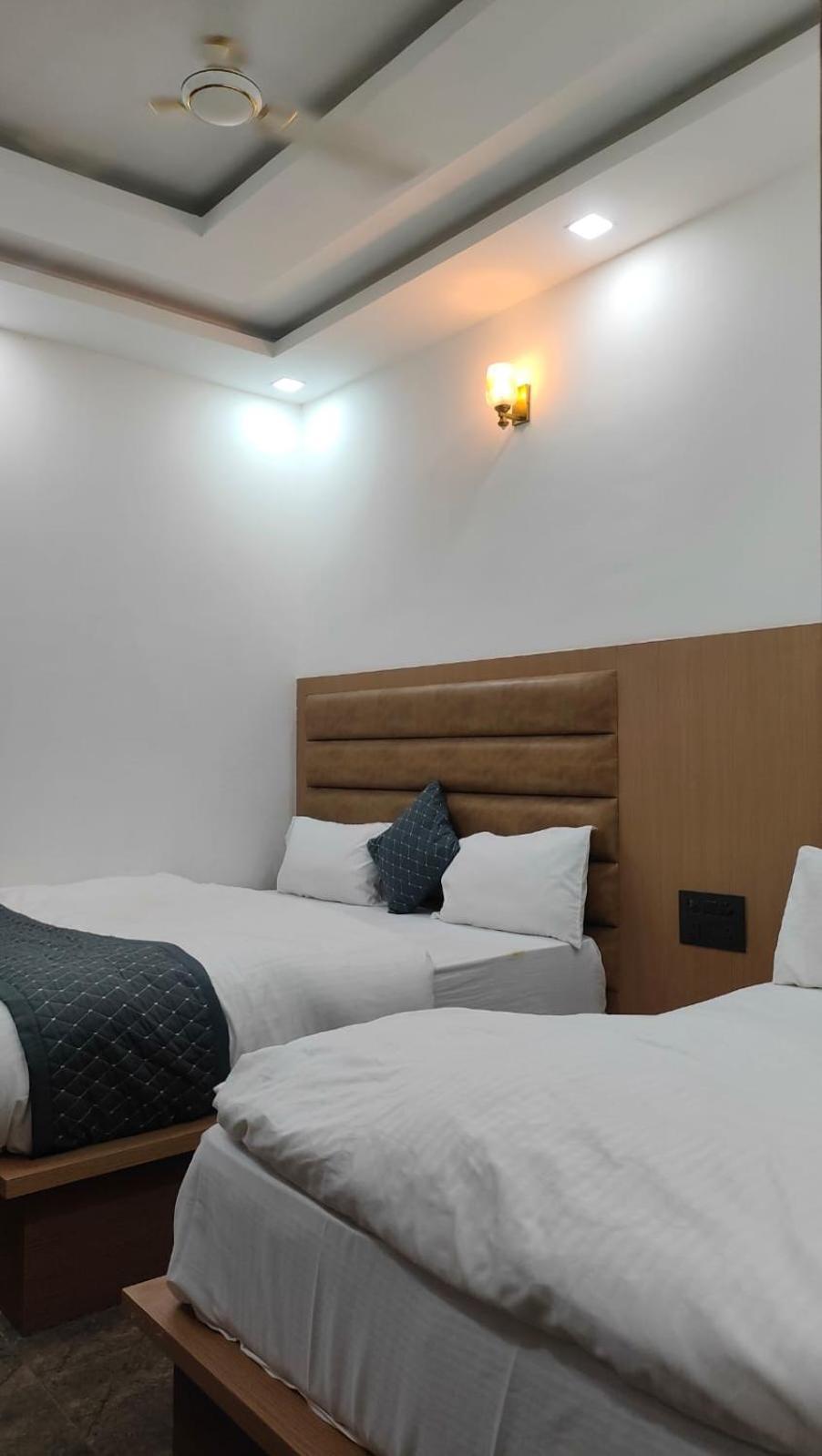 Hotel Golden Door 马图拉 外观 照片