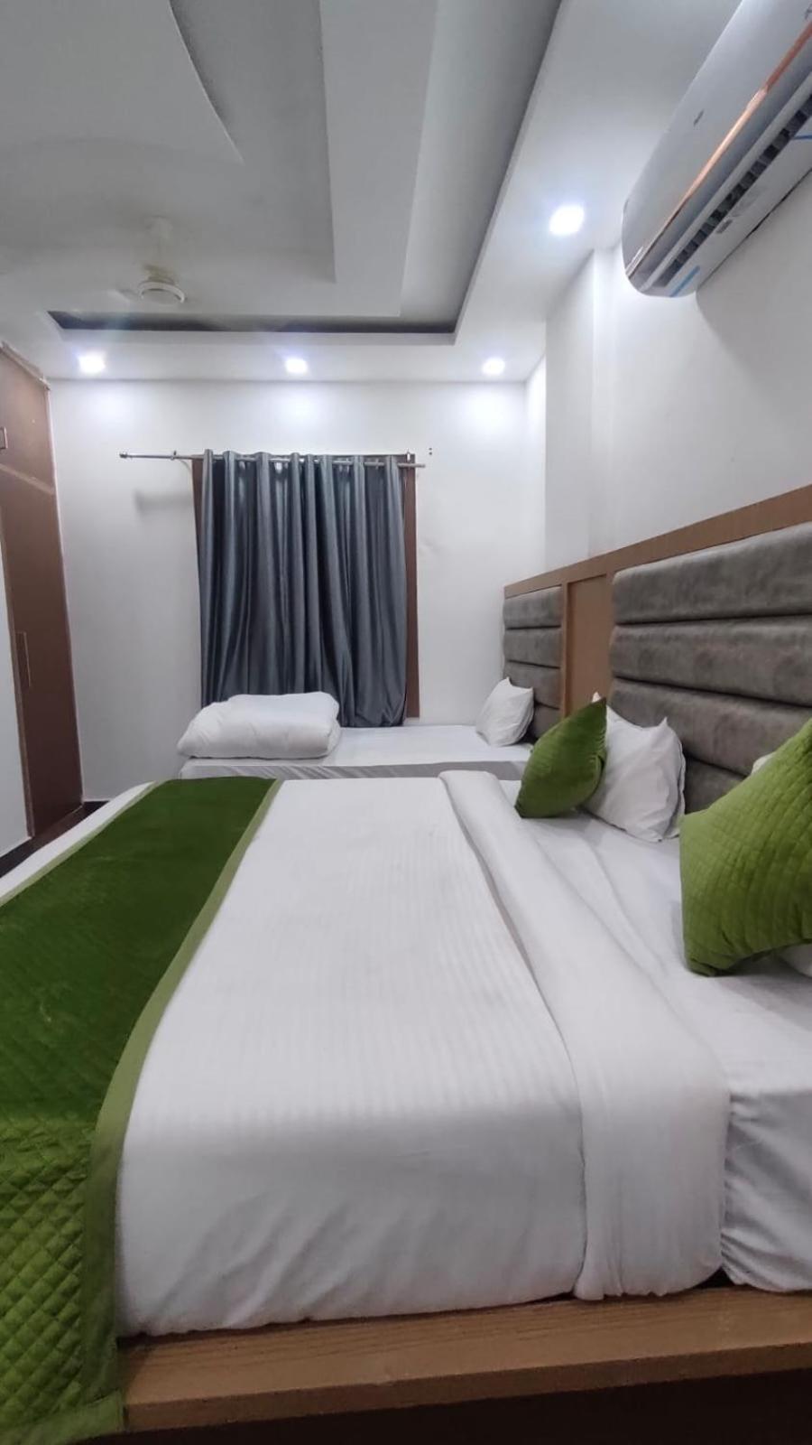 Hotel Golden Door 马图拉 外观 照片