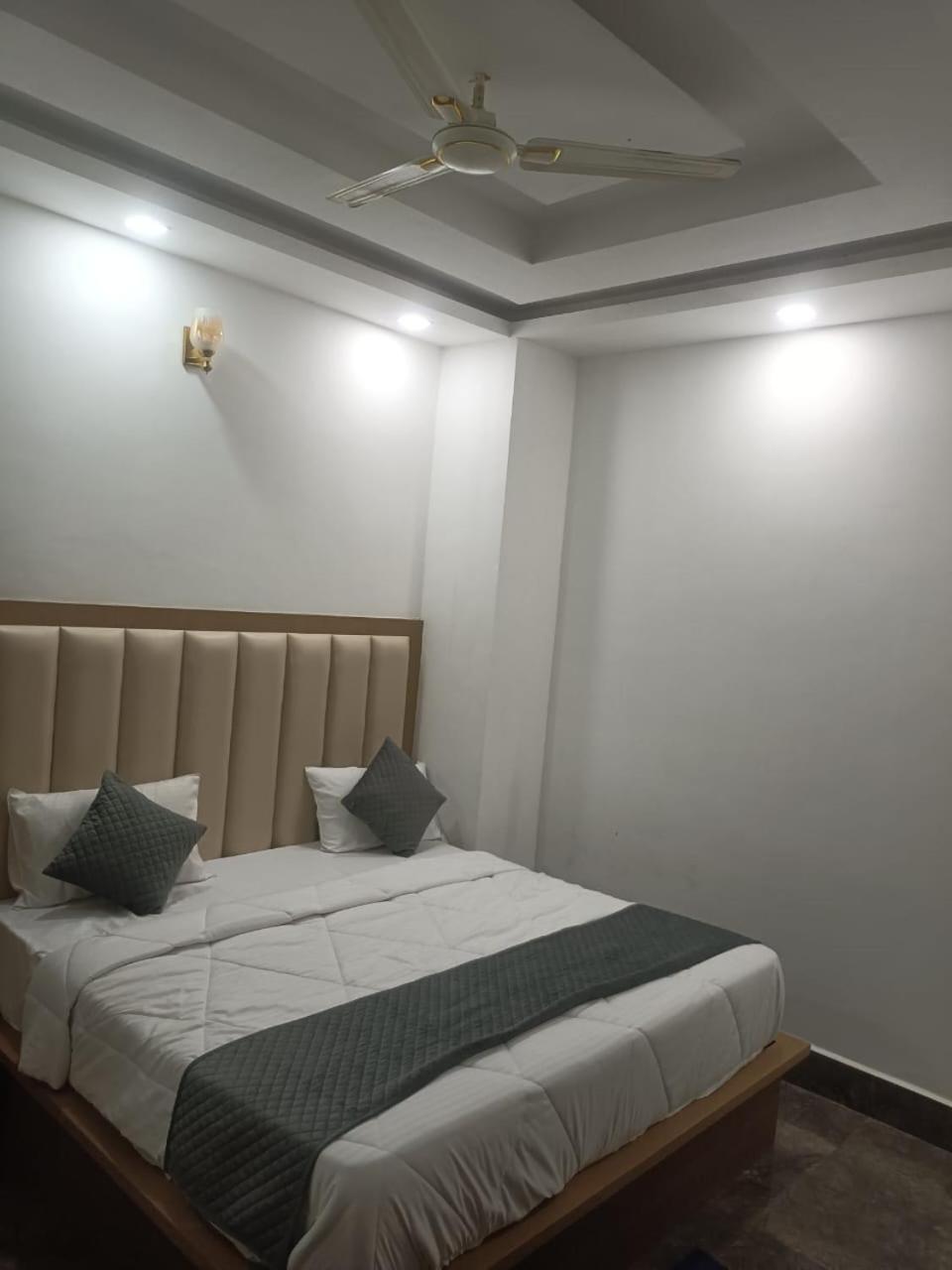 Hotel Golden Door 马图拉 外观 照片
