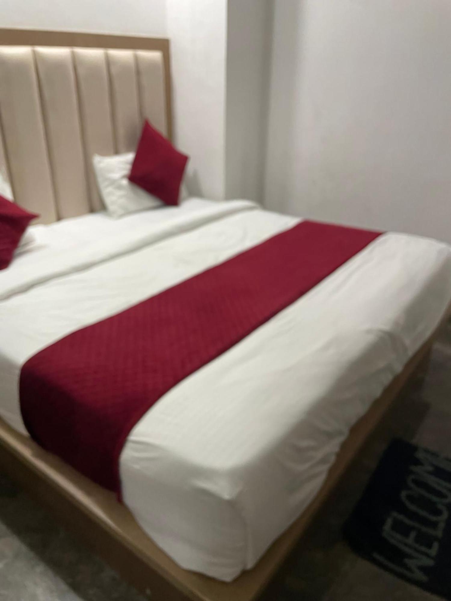 Hotel Golden Door 马图拉 外观 照片