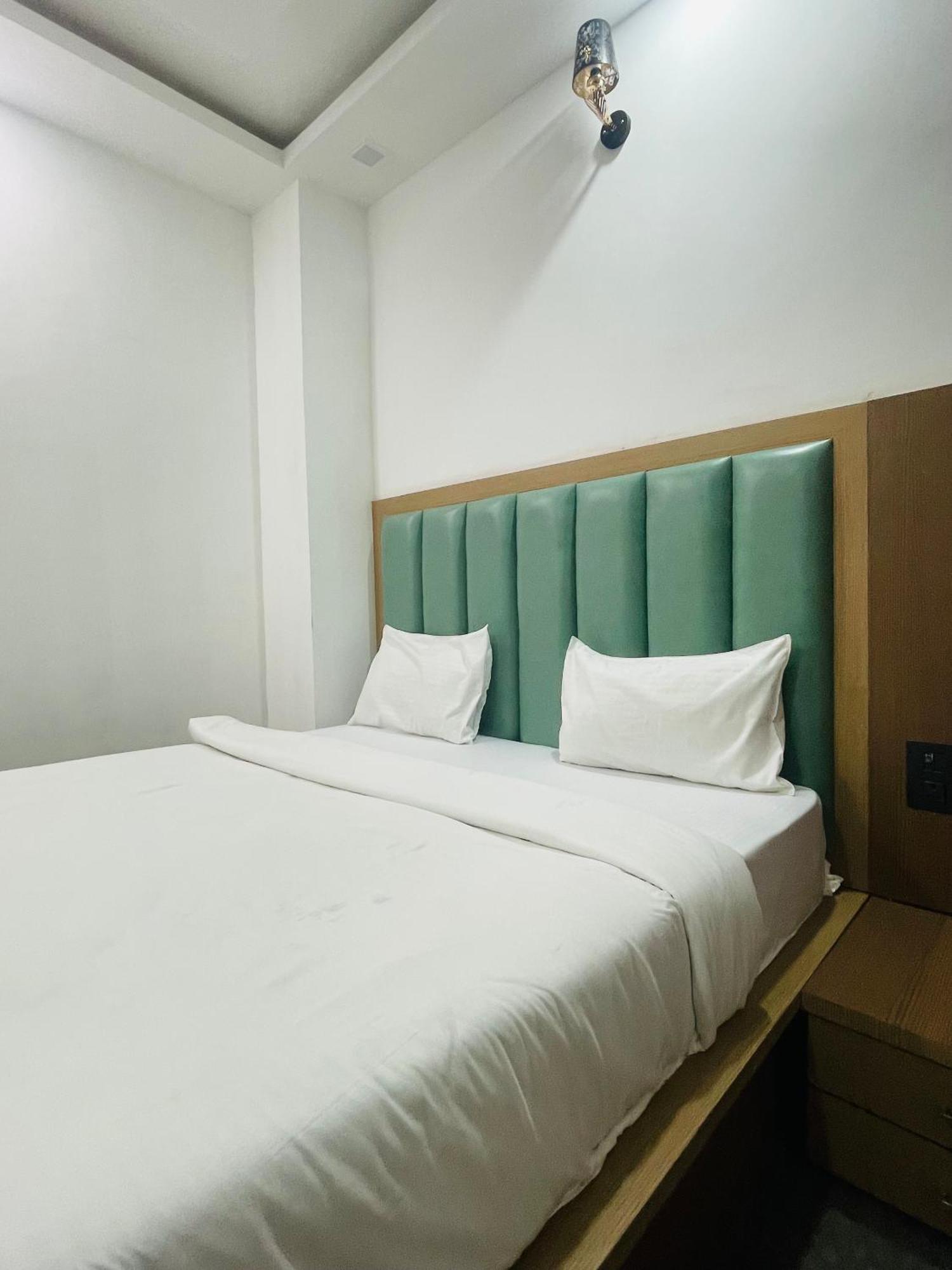 Hotel Golden Door 马图拉 外观 照片