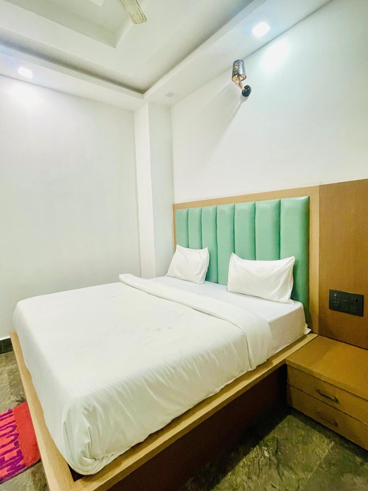Hotel Golden Door 马图拉 外观 照片