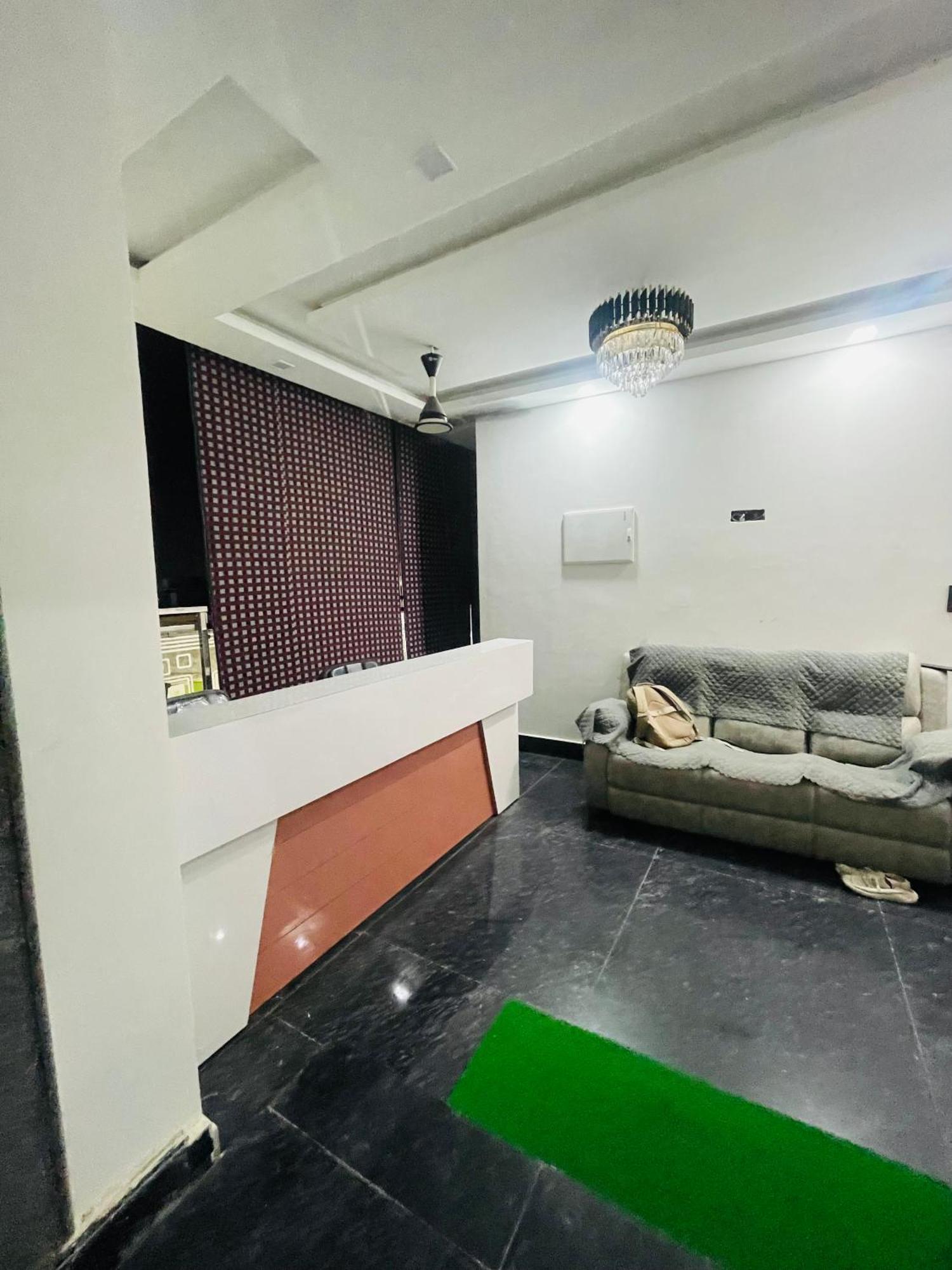 Hotel Golden Door 马图拉 外观 照片